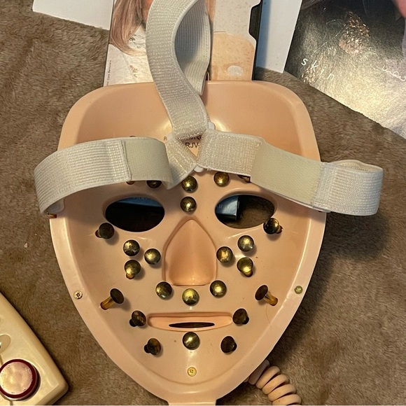 Vintage 1999 Rejuvenique System Linda Evans Facial Toning Kit/ Mask & VHS Works - Picture 10 of 12